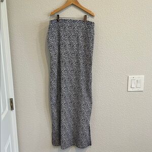 Coolibar small maxi skirt, black and white, UPF 50+